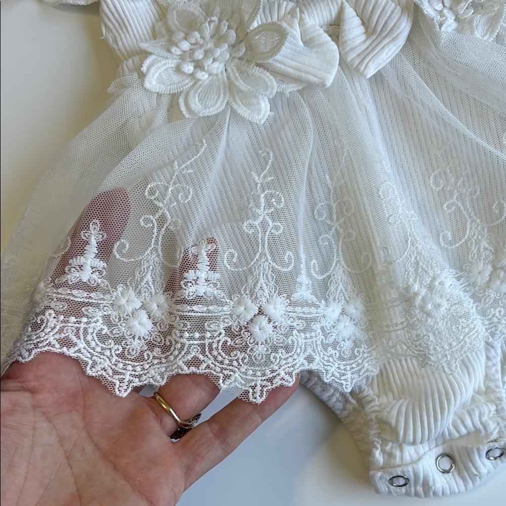 White Floral Lace Baby Romper Baptism Wedding Special Occasion Size 18-24 months - Picture 4 of 4